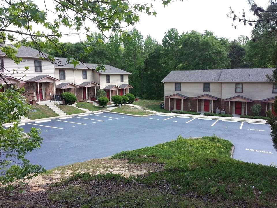 Wickford Court Apartments in Fayetteville, NC - Building Photo