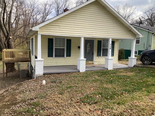 property at 715 E Maple St