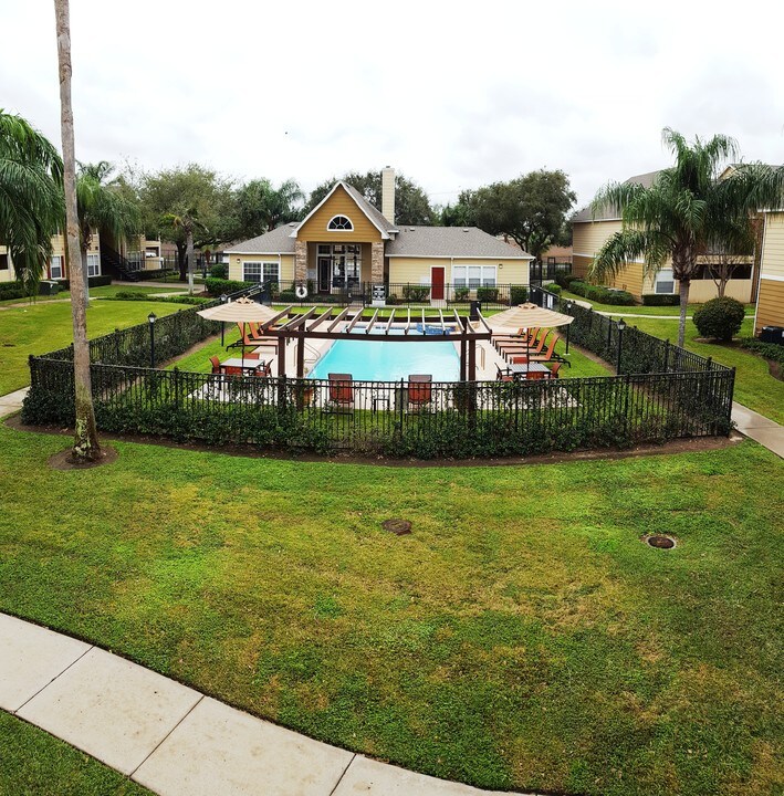 Cornerstone Apartments in Harlingen, TX - Foto de edificio