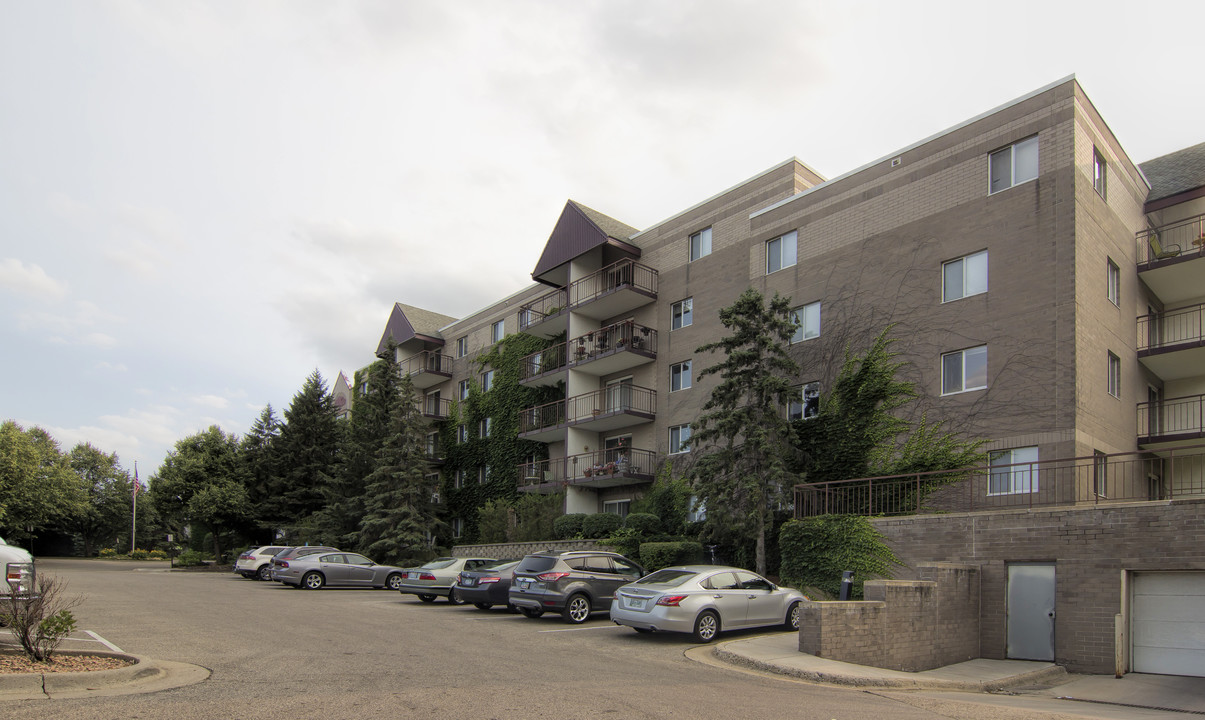 Vernon Terrace of Edina in Edina, MN - Building Photo