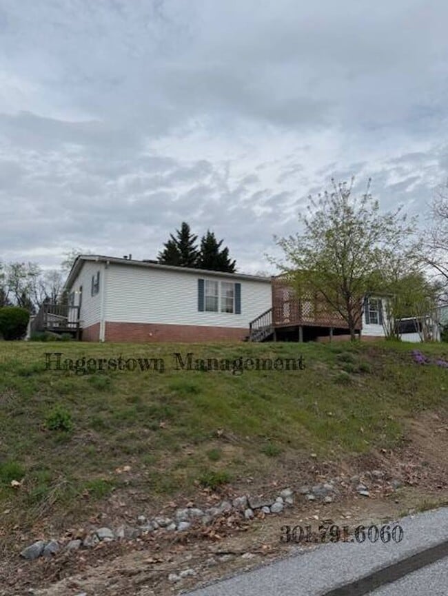 11906 Heather Dr in Hagerstown, MD - Building Photo - Building Photo