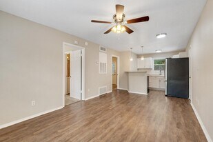 1511 Broadmoor Dr in Bryan, TX - Building Photo