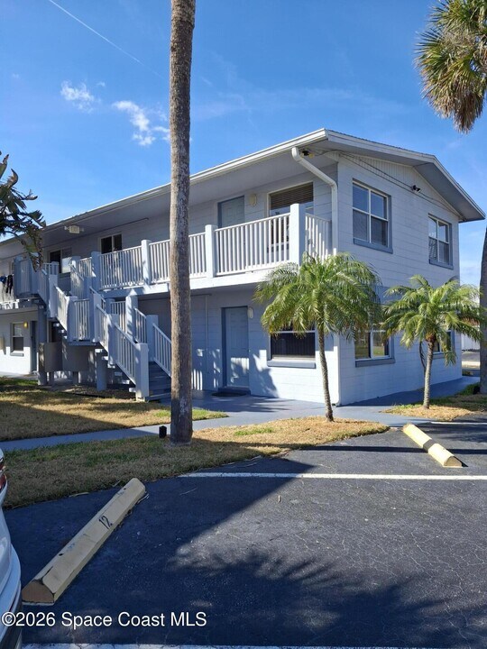 7165 Ridgewood Ave in Cape Canaveral, FL - Building Photo