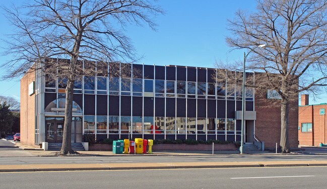 2617 W Broad St in Richmond, VA - Building Photo - Building Photo