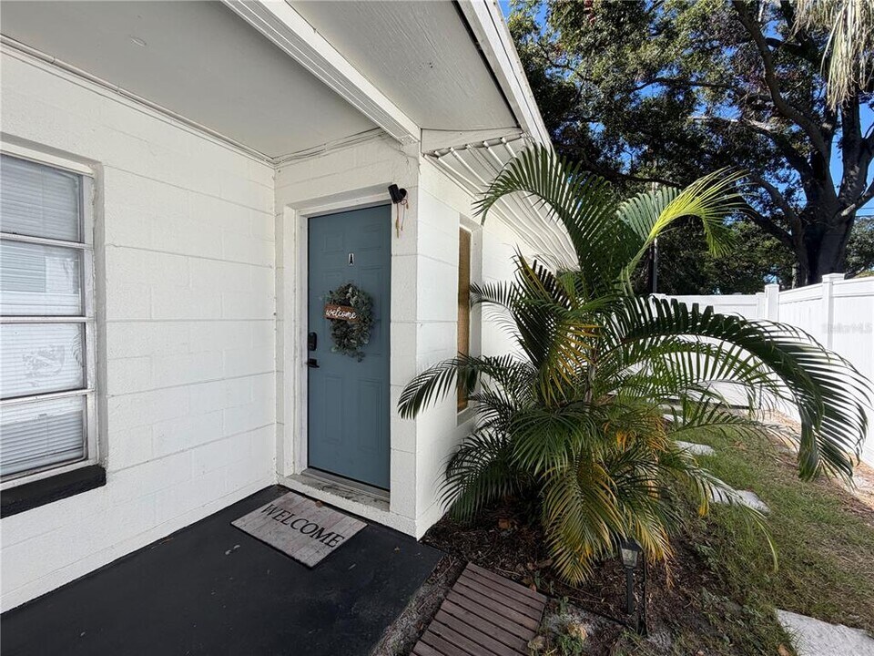 15219 Westminister Ave in Clearwater, FL - Building Photo