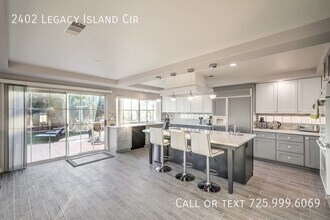 2402 Legacy Island Cir in Henderson, NV - Foto de edificio - Building Photo