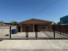 2210 Blaine St in Laredo, TX - Building Photo