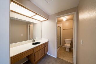 1808 Cottonwood Ave in Carlsbad, CA - Building Photo - Building Photo