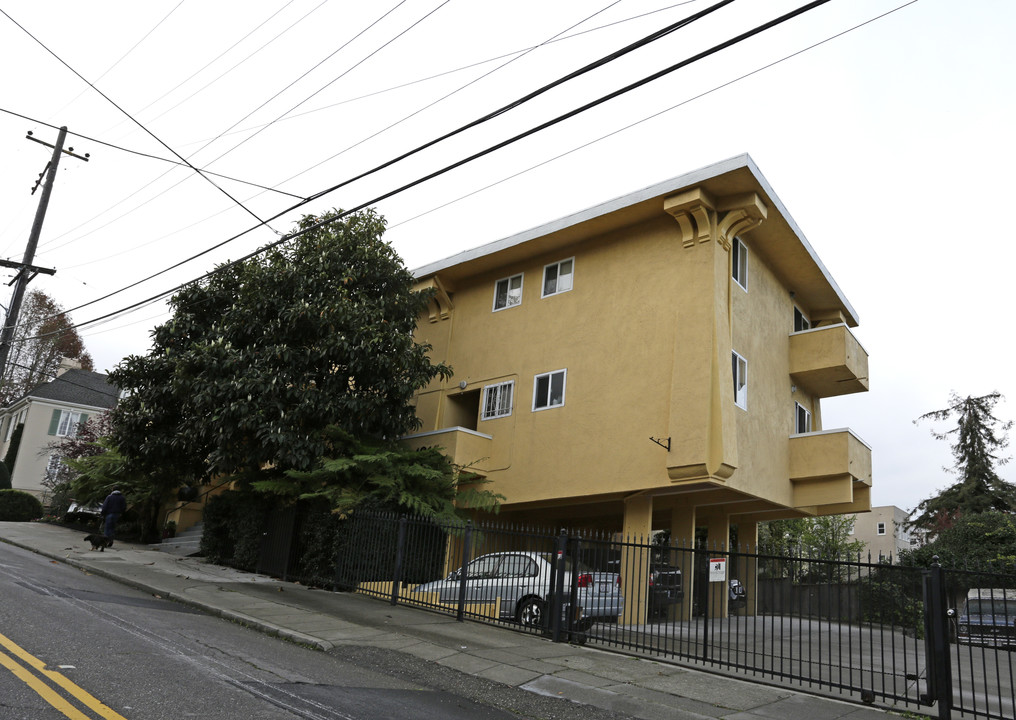 Fern Crest in Oakland, CA - Building Photo