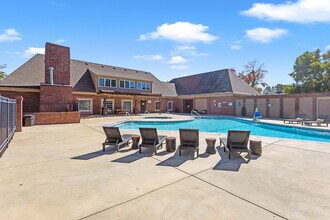 Kings Cove Apartments in Merriam, KS - Building Photo - Building Photo