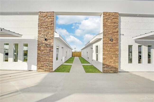 5700 Northwestern Ave in McAllen, TX - Building Photo - Building Photo