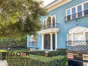 121 N Kenmore Ave in Los Angeles, CA - Building Photo - Building Photo