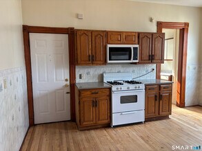 1231 State St in New Haven, CT - Building Photo - Building Photo