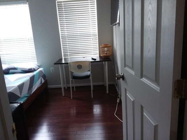 835 Ferndale Ter NE in Leesburg, VA - Building Photo - Building Photo