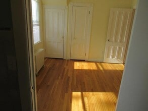 123 Pine St in Greenwich, CT - Building Photo - Building Photo