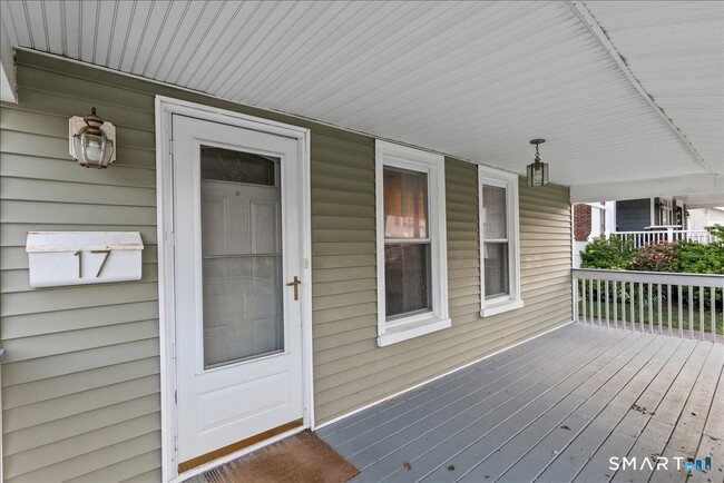 17 Clinton St in Milford, CT - Building Photo - Building Photo