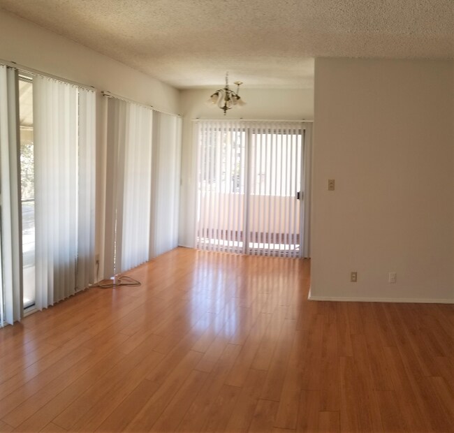 133 S Swall Dr, Unit 4 in Los Angeles, CA - Building Photo - Building Photo