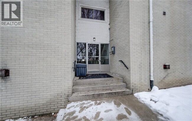 930 Eagle St N in Cambridge, ON - Building Photo - Building Photo