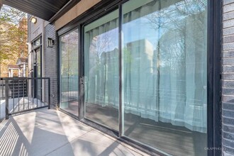 2110 W Washington Blvd in Chicago, IL - Foto de edificio - Building Photo