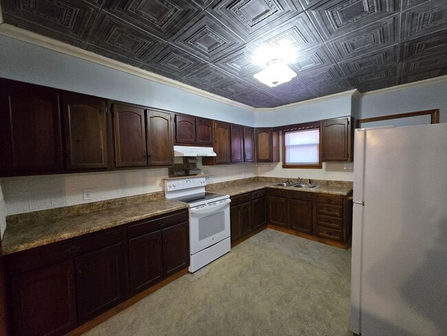 731 Lane St in Clay Center, KS - Building Photo - Building Photo