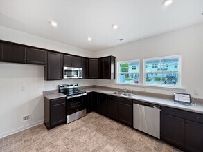 206 Greenpark Rd in Sandston, VA - Building Photo - Building Photo