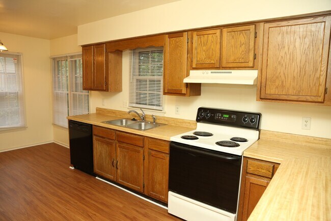 380 Minor Ridge Rd in Charlottesville, VA - Foto de edificio - Building Photo