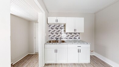 4500 W 39th St in Cleveland, OH - Foto de edificio - Building Photo