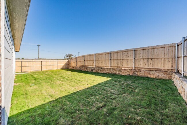 980 Prestonwood Ln in Keene, TX - Building Photo - Building Photo