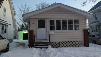 880 Jason Ave in Akron, OH - Building Photo