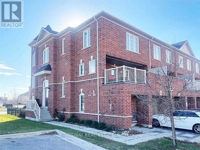 19 Edison Way in Whitby, ON - Building Photo - Building Photo