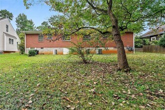606 Sycamore Dr in Decatur, GA - Building Photo - Building Photo