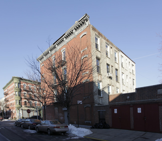 242-244 Franklin St in Brooklyn, NY - Foto de edificio - Building Photo