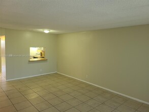 8411 Lagos de Campo Blvd, Unit 303U in Tamarac, FL - Building Photo - Building Photo