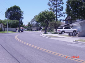 2861 Mendoza Dr in Costa Mesa, CA - Foto de edificio - Building Photo