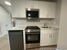 12 Derne St in Boston, MA - Building Photo