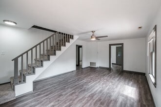 147 NE Elm St in Sheridan, OR - Building Photo - Building Photo