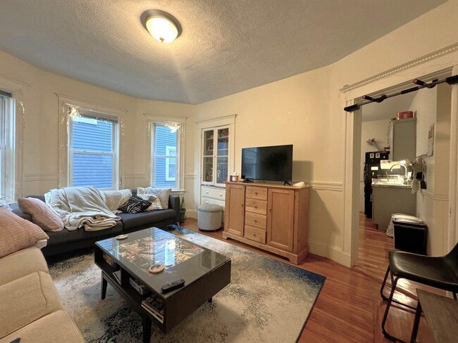 28 Lexington Ave, Unit 3 in Somerville, MA - Building Photo - Building Photo