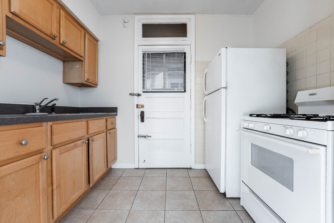 2017 W Ainslie St, Unit 1 in Chicago, IL - Building Photo