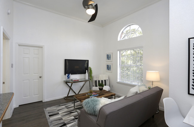 402 East 30th Street Apartments in Austin, TX - Building Photo - Interior Photo