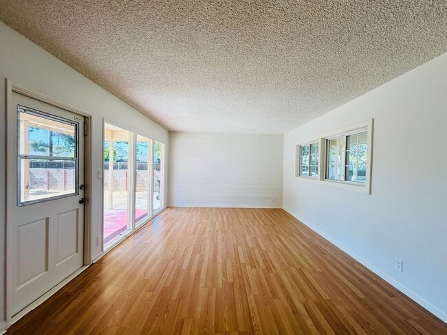 10153 Gloria Ave in Los Angeles, CA - Building Photo - Building Photo