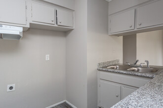 4525 Balkin Street in Houston, TX - Building Photo - Interior Photo