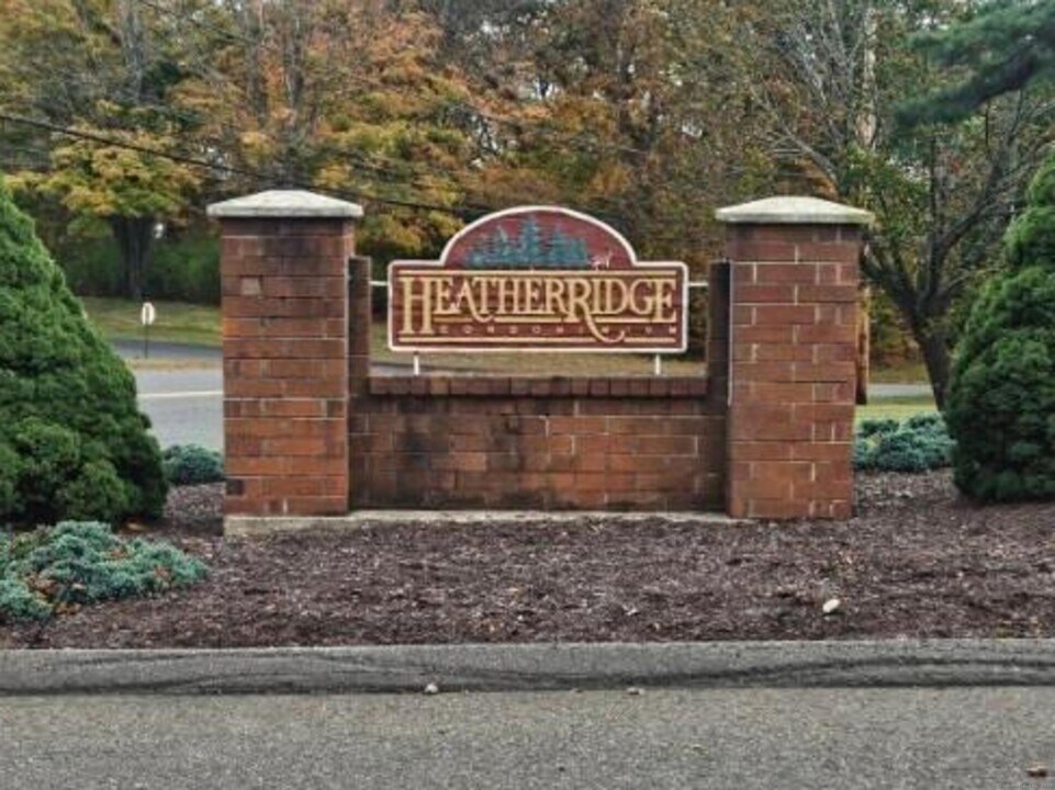 70 Heather Ridge in Shelton, CT - Building Photo