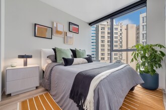 83 E Wacker Pl in Chicago, IL - Foto de edificio - Building Photo