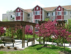 Mallard Pointe in Garden City, ID - Foto de edificio - Building Photo