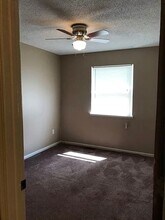 901 N Lynn St in Independence, MO - Building Photo - Building Photo