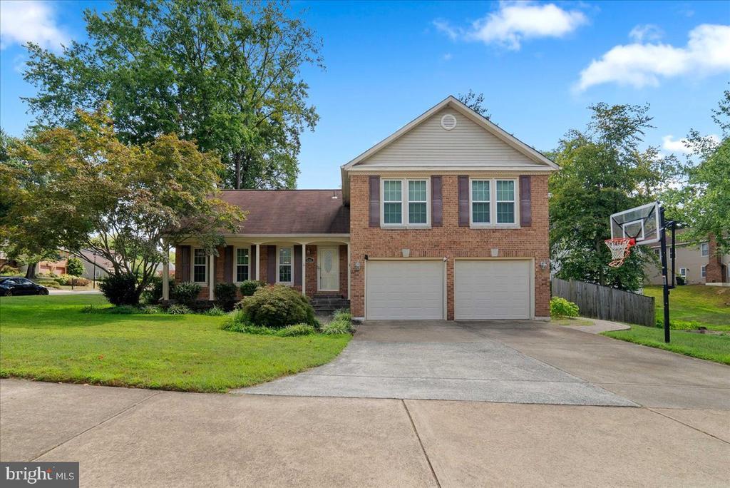 9303 Macswain Pl in Springfield, VA - Building Photo
