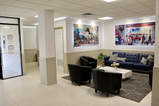 property at 4164 Inverrary Dr