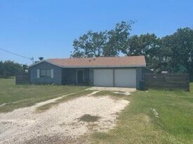 1021 Patton St in Rockport, TX - Building Photo