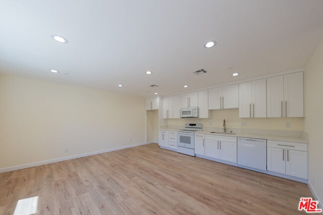 property at 1031 Thompson Ave