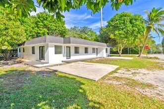 1595 NE 143rd St in North Miami, FL - Building Photo - Building Photo